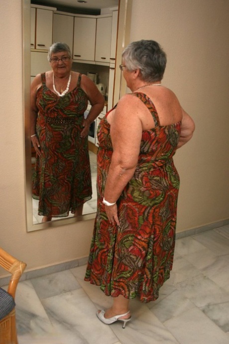 gypsy granny pussy naked picture