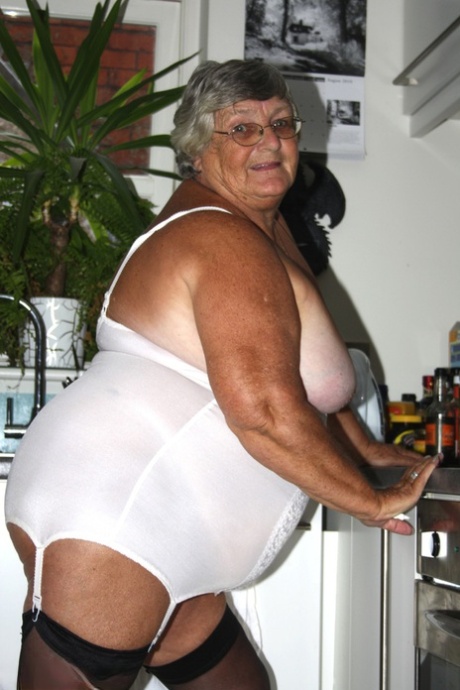 old woman flexibility porno pic