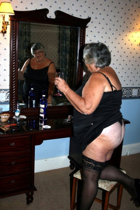 old fat granny butt porn photo
