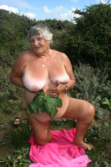 old fat senior women fisted nude photos