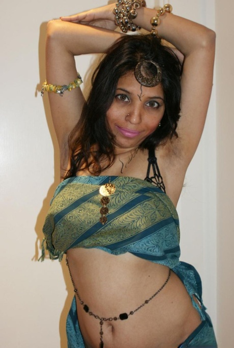 Kavya Sharma nude pic