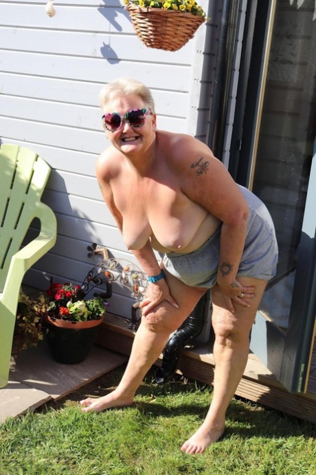 penest nakenbilder big ass granny porn photo
