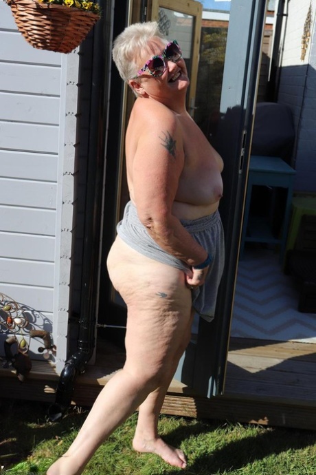 chubby nudist granny porn pics