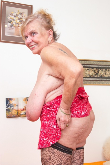 saggy granny titfuck sex pics