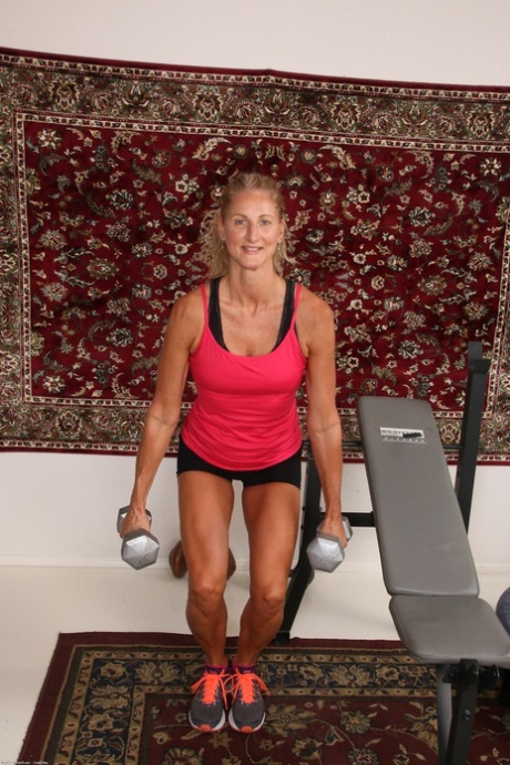 65 year old bodybuilder woman nude pic