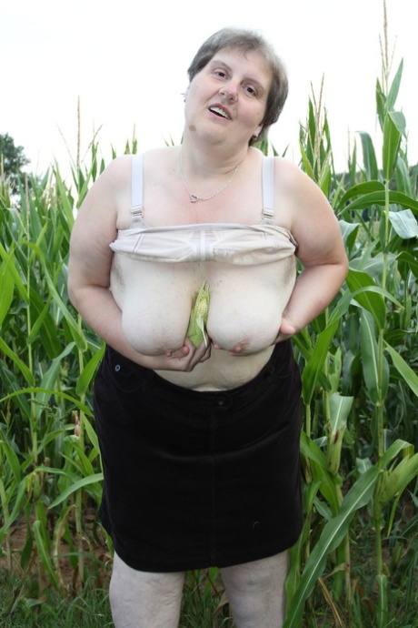 ssbbw granny pussy outdoorstures porn pictures