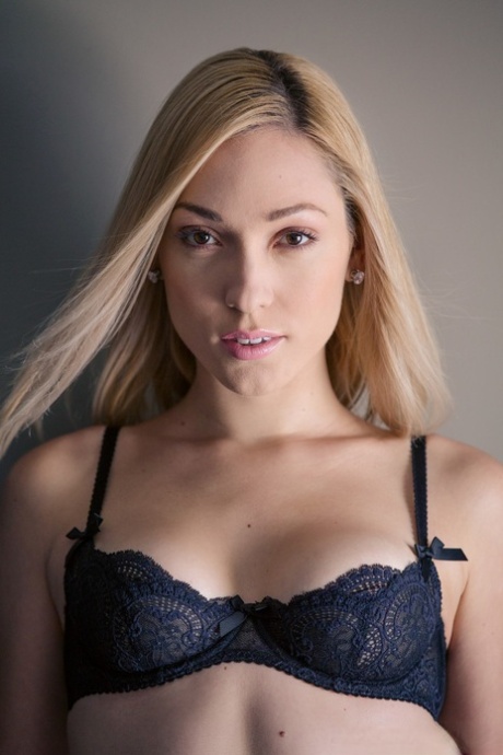 Lily LaBeau porno gallery