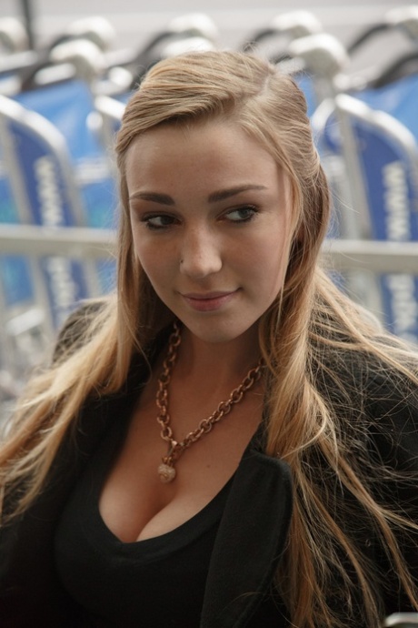 Kendra Sunderland porno pictures