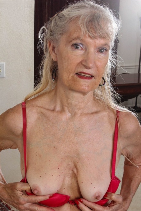 Linda Jones naked picture