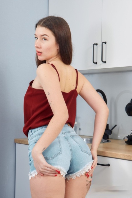 Jolie Butt xxx photos
